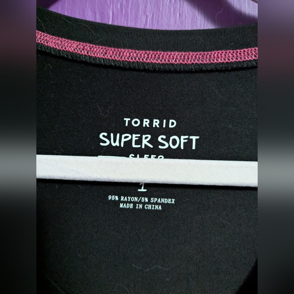 6. NWT $35 Torrid Super Soft Sleep TRUE LOVE NEVER DIES Pizza Long Sleeve Tee 1X - Picture 3 of 4